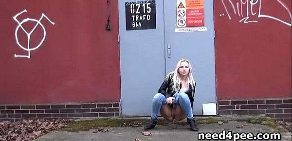  Amateur girl hides behind a wall to take a pee